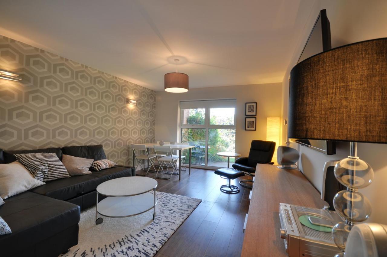 B&B Manchester - The Garden Apartment, Near Airport & City - Bed and Breakfast Manchester