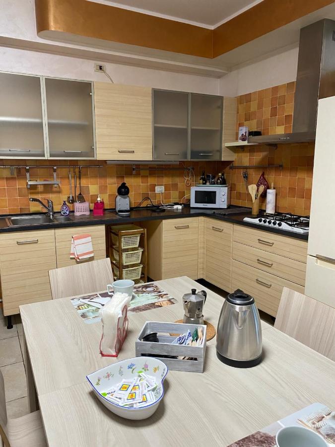 Davanti al Chorus Life, vicino al centro città - Chambres d'hôtes Bergame