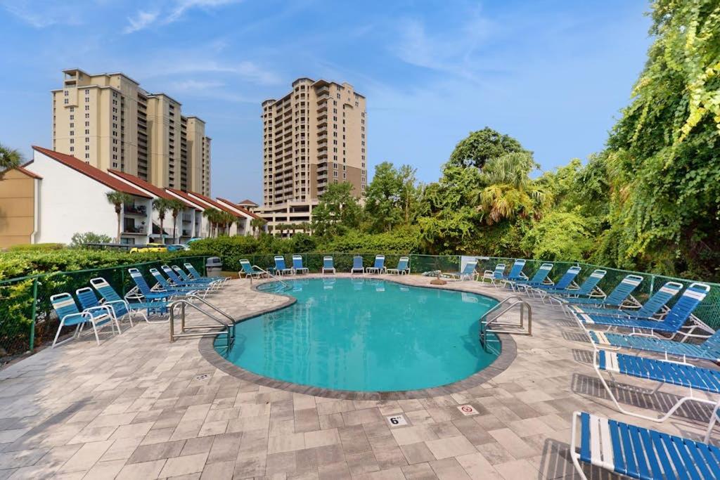 Beachview Condo with full kitchen shared pool hot tub and beach access - B&B Panama City Beach