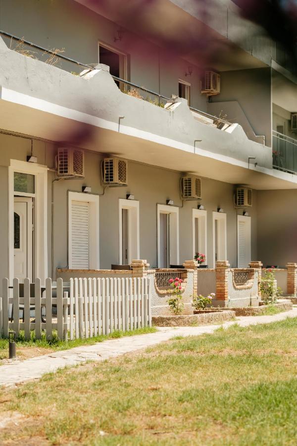 Corfu Village Dassia Apartments - B&B Káto Korakiána