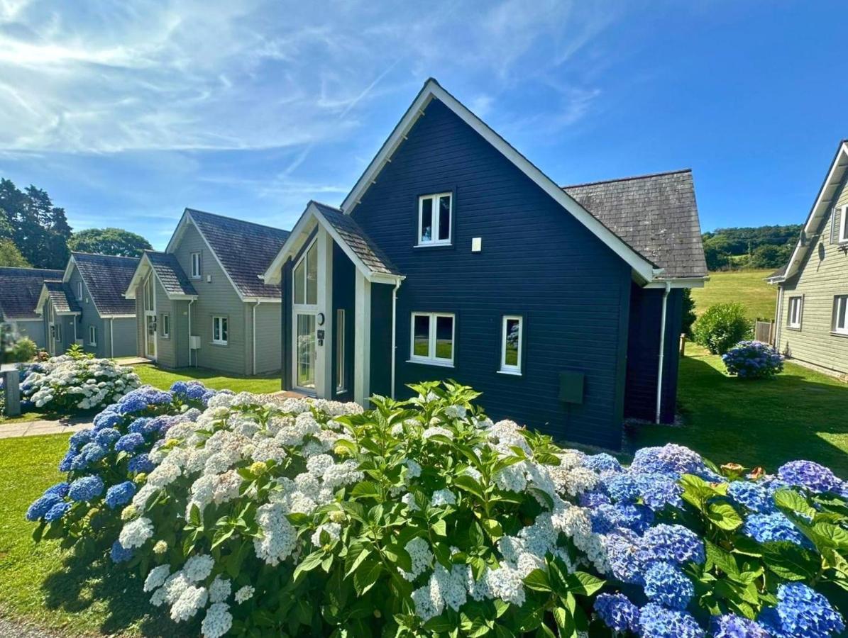 Trewhiddle Retreat V19 by Together Travel - Luxury 4-Bedroom Villa - B&B St Austell