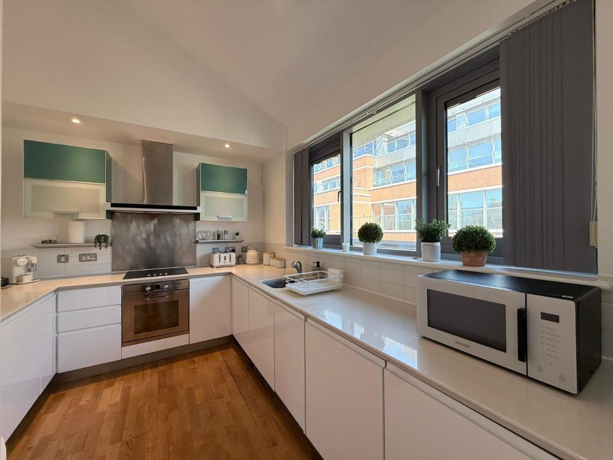 Modern 2 Bedroom Loft Style Duplex in Kings Cross, London, N1 - B&B Londra