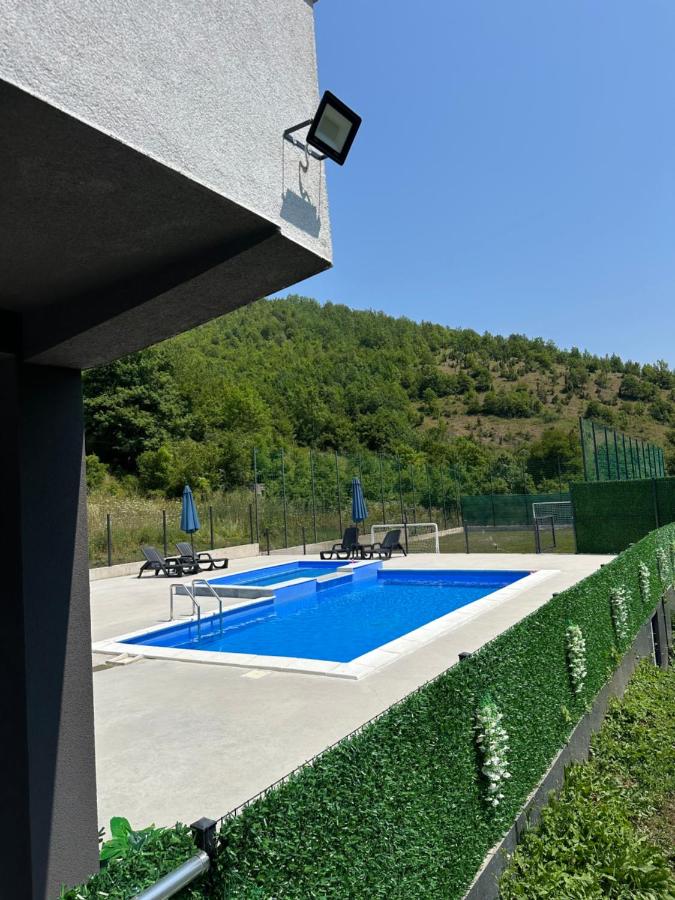 Villa Imperium Indoor & Outdoor Pool Riverfront Bjelašnica View - Bed and Breakfast Sarajevo