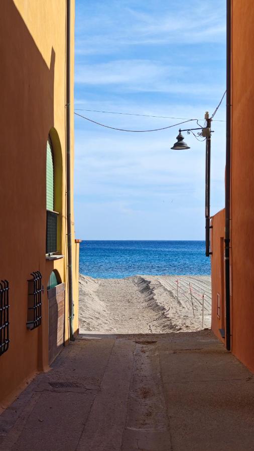 Hostdomus - La Piazzetta sul mare - B&B Varigotti