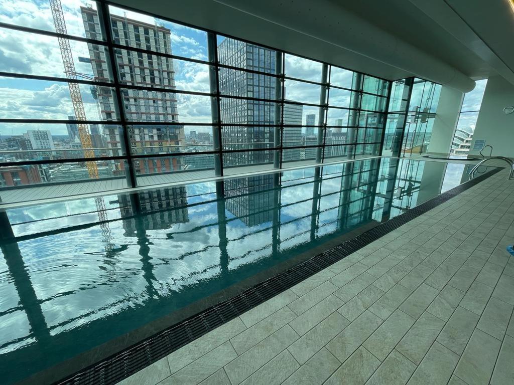 Manchester Luxury Living, 2-Bed Apartment with Pool & Gym - B&B Manchester