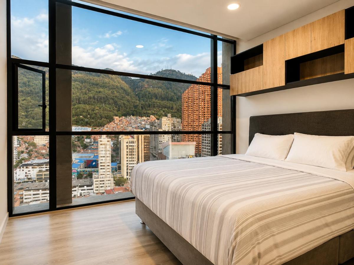 Apartaestudio con Vista a Monserrate en el Centro Internacional - B&B Bogotá