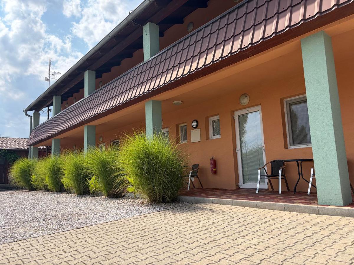 Penzión Adria Podhájska - Chambres d'hôtes Podhájska