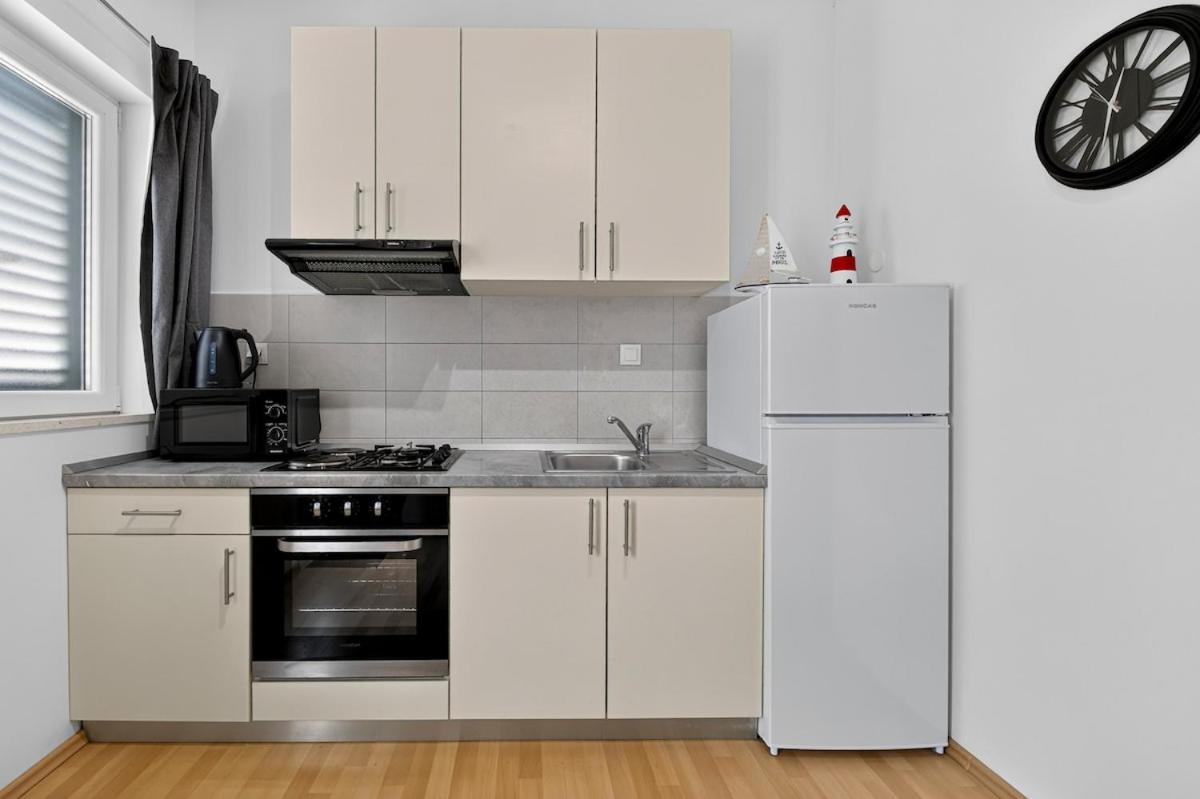 Apartment Althea - Bed and Breakfast Mlini