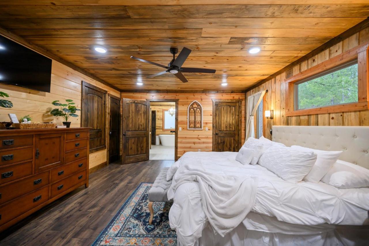 Red Fern Cabin - Rustic Romantic Honeymoon - Chambres d'hôtes Broken Bow