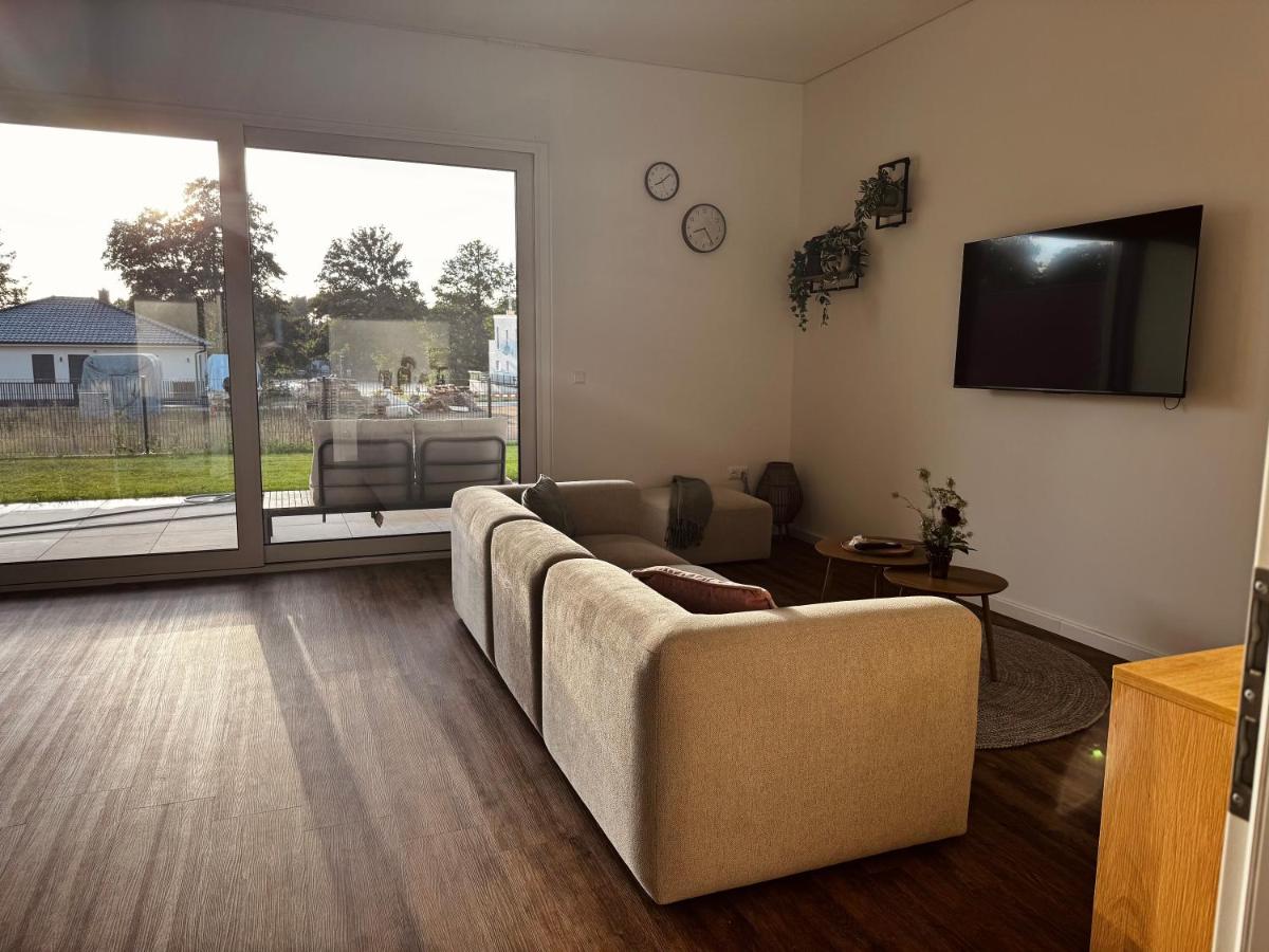 FeWo Shanghai 3-Zimmer Seeblick-Wohnung mit Garten - Ferienwohnung Groß Köris
