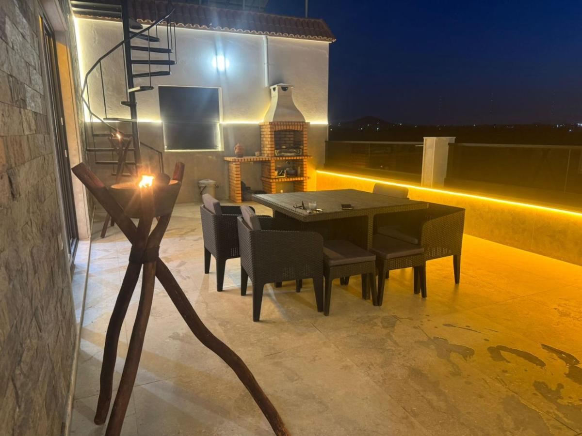 Appartement de Luxe Jacuzzi Privé, Hammam, Grande Terrasse & 4 Chambres - Bed and Breakfast Nador