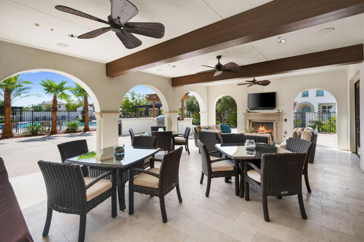 Desert Isle Walk to Stadium Course MTN Views - B&B La Quinta