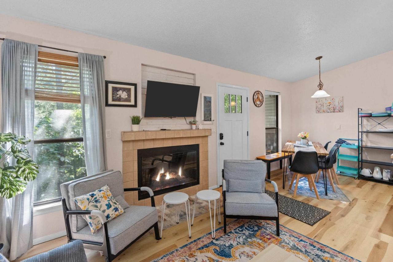 Peek-A-Boo Cottage - B&B Kimberling City