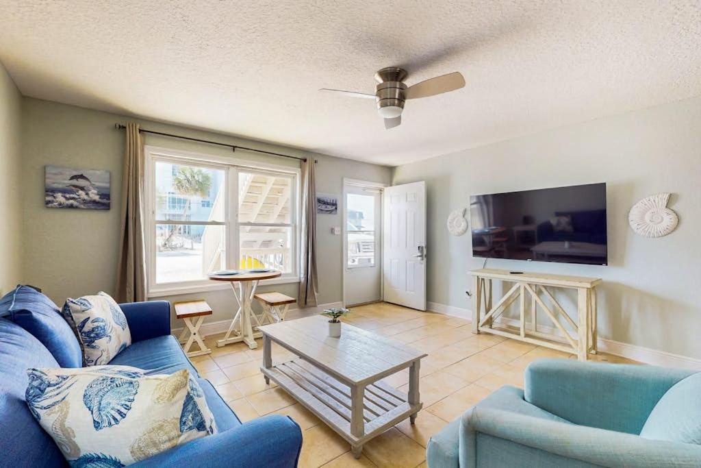 Spacious Condo with full kitchen shared pool and beach access - Chambres d'hôtes Perdido Key