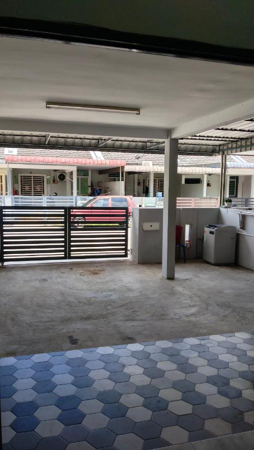 Nur Homestay II Taman Seri Rambai Kulim - Ferienwohnung Kulim