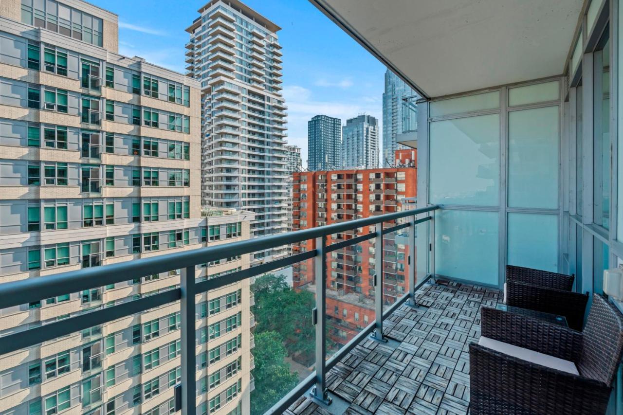 Cozy 2 Bedroom Dunfield Ave Condo in the Heart of Downtown - Ferienwohnung Toronto