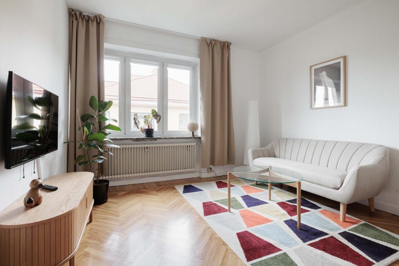 Charming studio in calm suburb - B&B Sundbyberg