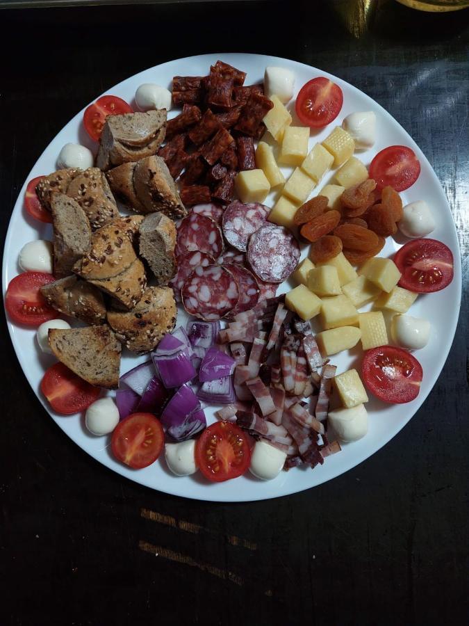 Vatra Lotrilor -Voineasa Punct Gastronomic Local & Cazare - B&B Voineasa