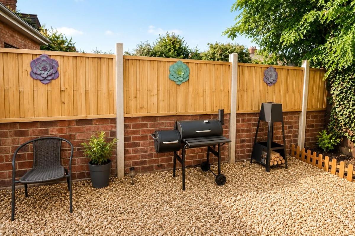 Bostock Villa, Northampton Centre, Large-rooms, Recently refurbished, Netflix, Communal spaces - B&B Kingsthorpe