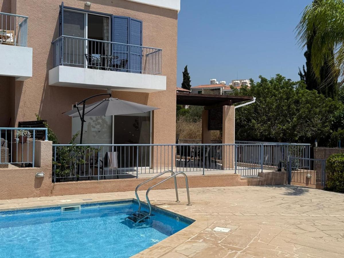 Spacious 2 bedroom Peyia house with great views - Chambres d'hôtes Pégeia