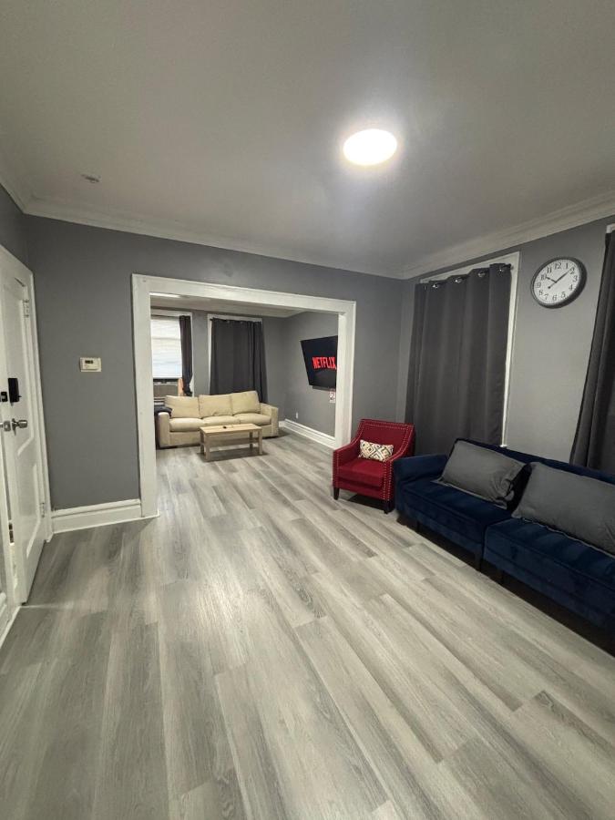 Spacious 2 Bedroom Apartment near Airport - Ferienwohnung Newark