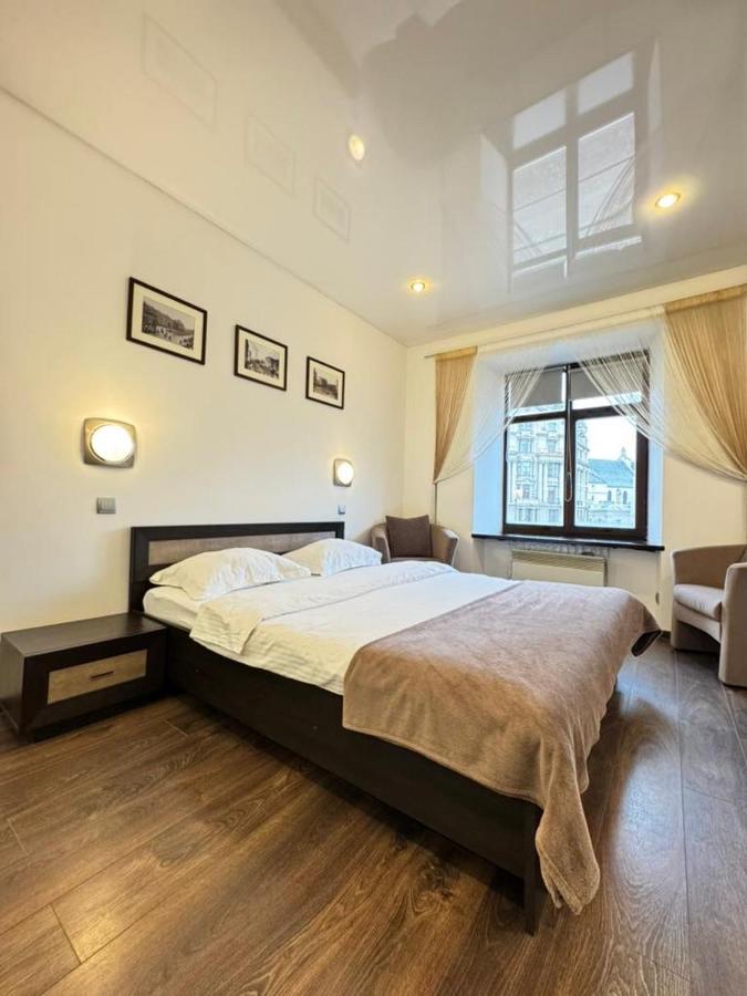 Apartment Mitskevycha Square 5 - Bed and Breakfast Lviv