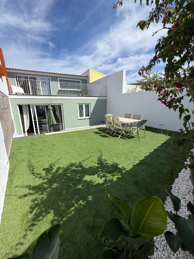 Casa Verde, T2 com jardim, na Praia da Vitória - B&B Praia da Vitória