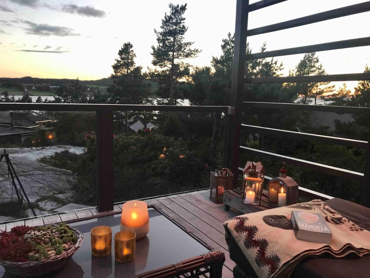 Exclusive cabin near sea & Preikestolen - Bed and Breakfast Idse