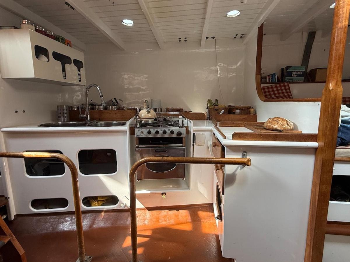 Traditional Sailing Pilot Cutter - Jan Rorlan - B&B Charlestown