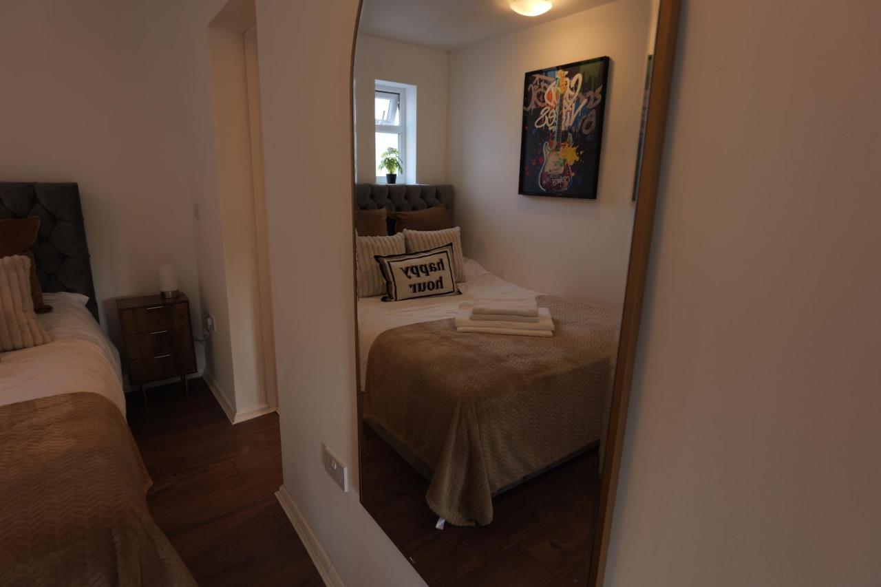 Deaf Property - Hendon Central Apartments - B&B Colindale