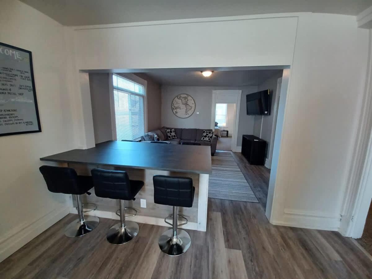 Stylish South Side Retreat - Free Parking - 2 Baths - Fast WiFi - Bed and Breakfast Pittsburgh