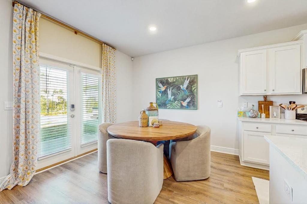 Charming coastal home with shared pool beach access and spacious living area - B&B Port Saint Joe