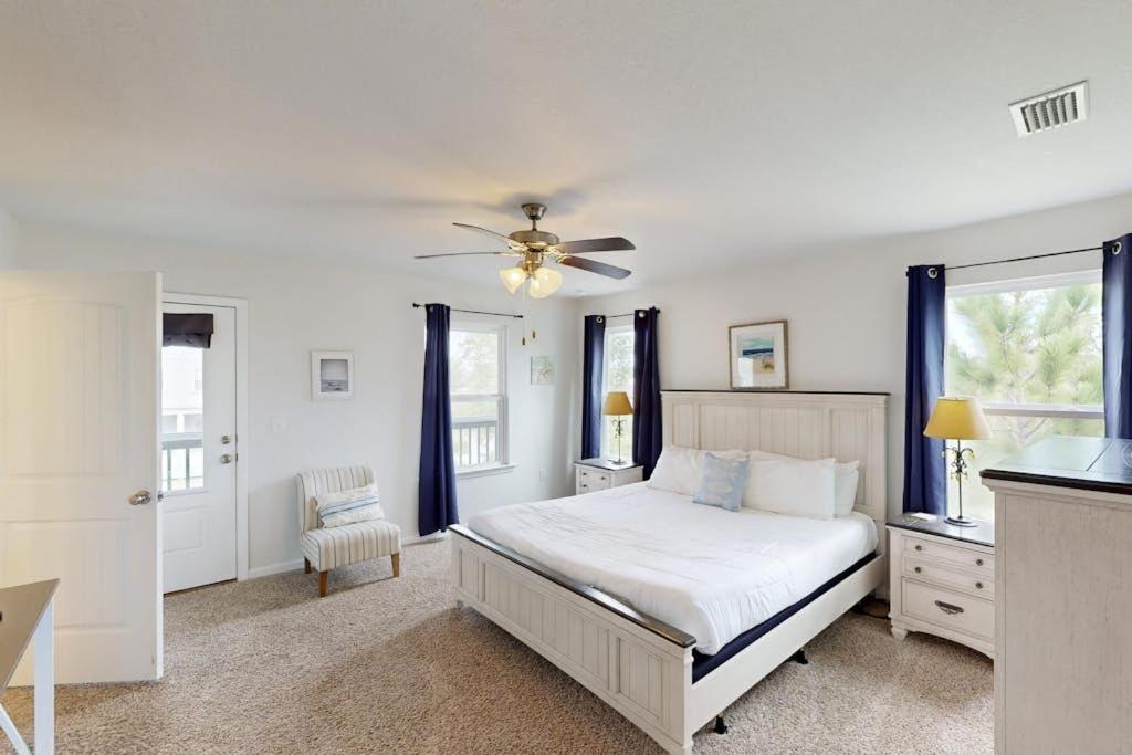 Lovely Home with Screened-In Porches Balcony & Shared Pool - Walk to the Beach - B&B Port Saint Joe