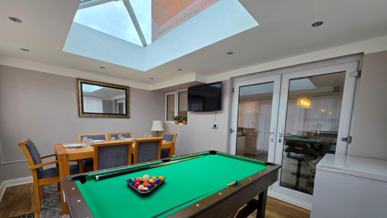 Stylish & Modern 4BR Home in Shirebrook, Mansfield - B&B Shirebrook