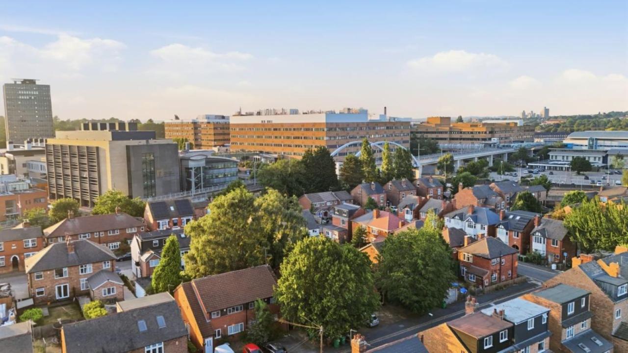 Centrally Located Flat By GDE Properties Short Term Rental Easy Access To QMC & University With Secured Parking Nottingham - B&B Nottingham