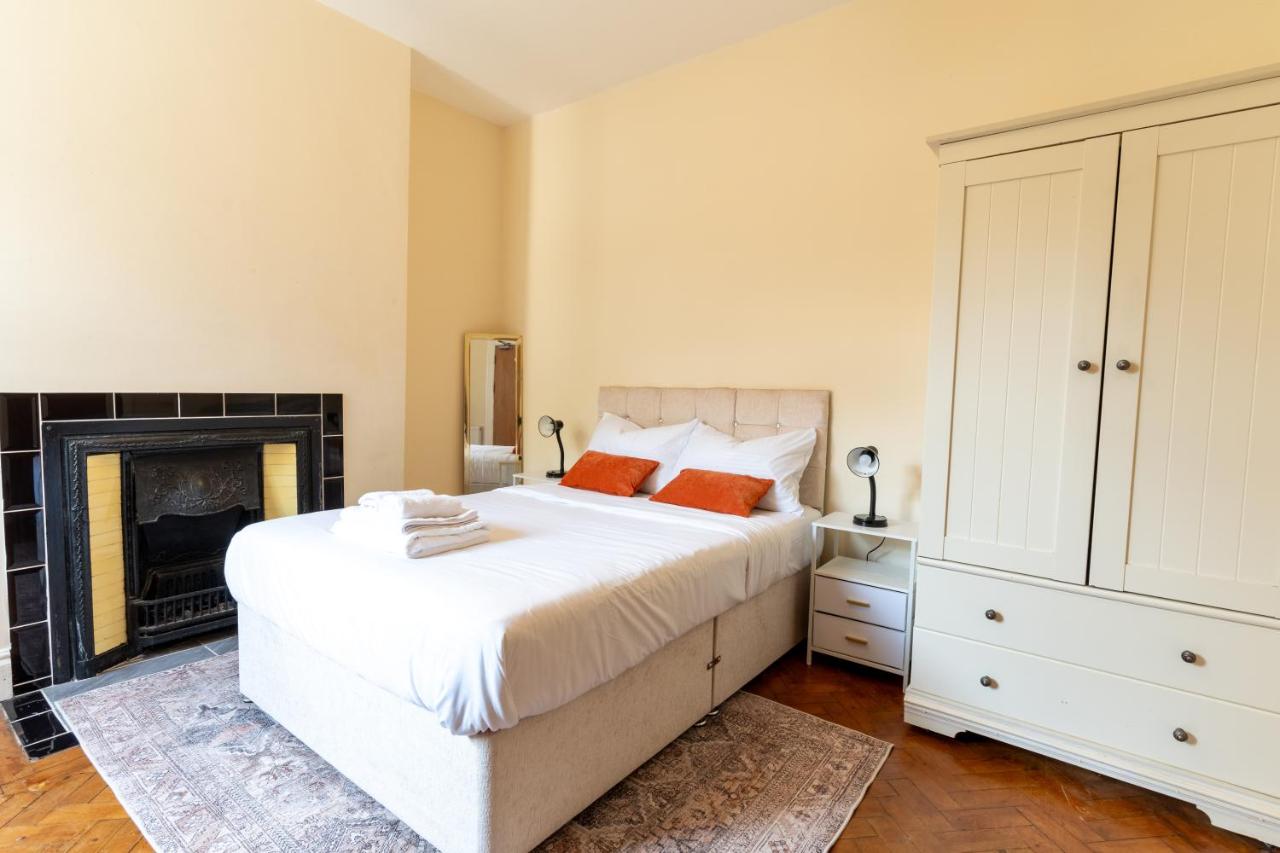 Entire Sketty Home, Gower and City Centre access - B&B Scleddau