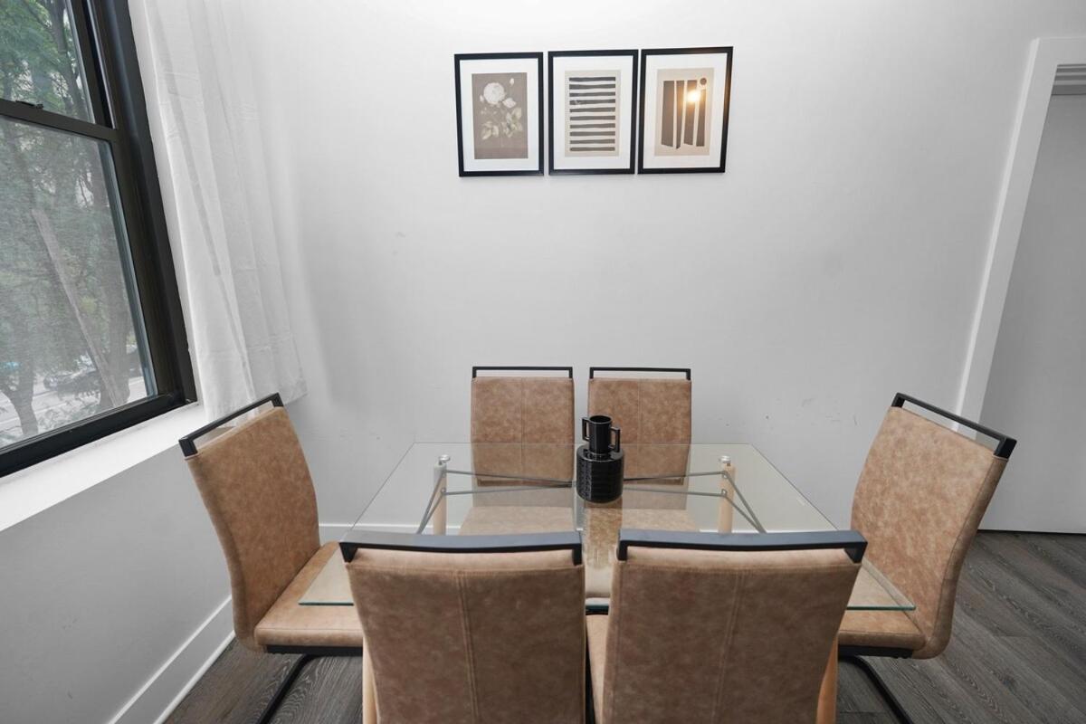 Cozy 2BR Near McCormick & Wintrust with Opt Parking - Ferienwohnung Chicago