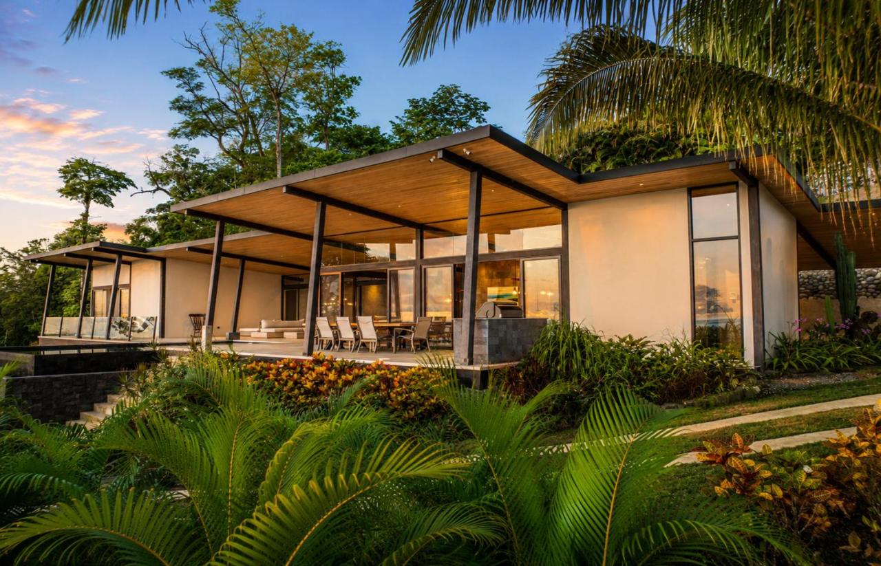 Exclusive Luxury Designer villa Oceanview, GYM, Hot Tub - HR6 - Concierge - Bed and Breakfast Uvita