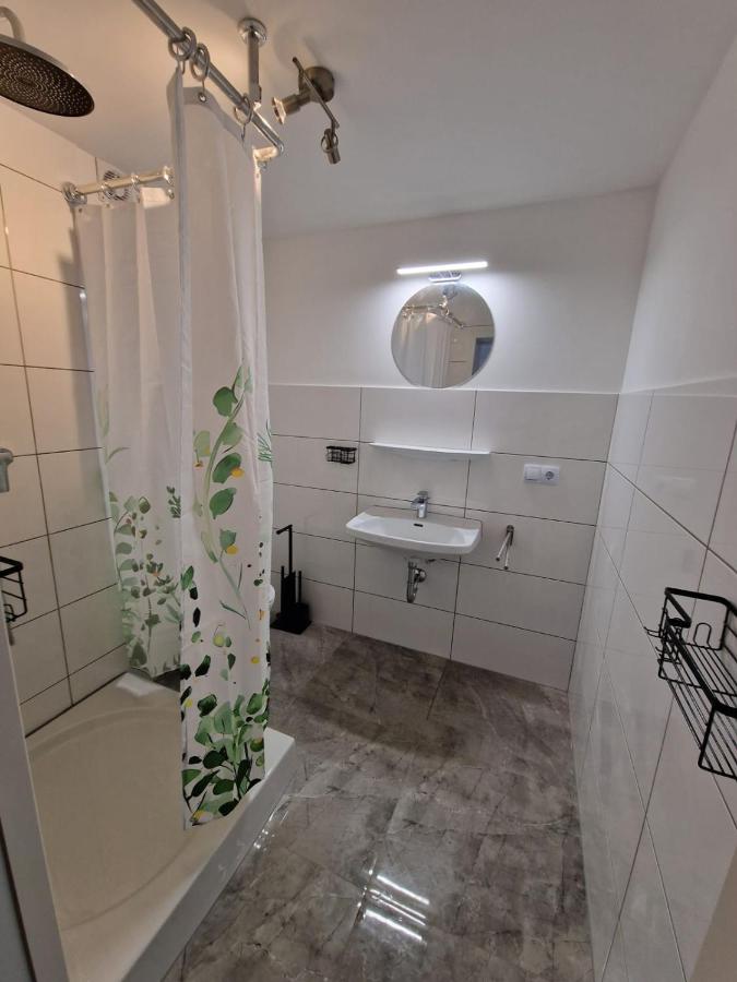 Zweibettzimmer mit Bad