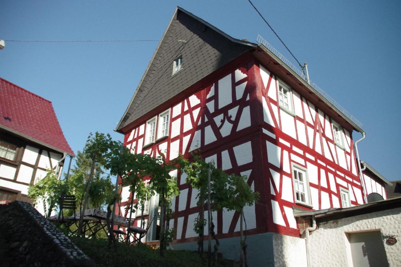 Dorfhäuschen an der Kirche - B&B Weinähr