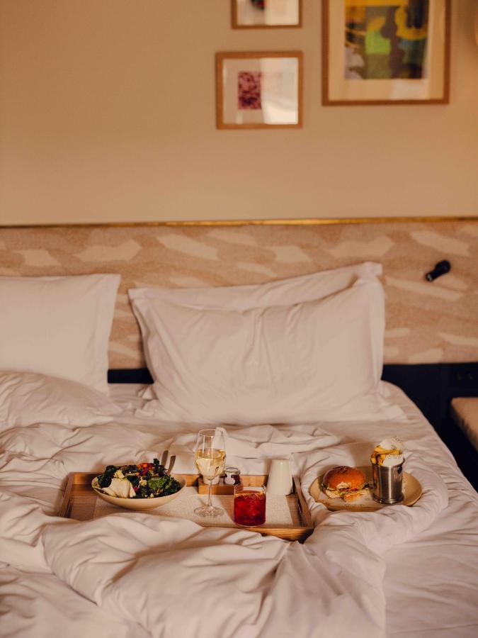 Executive Room thumbnail 6