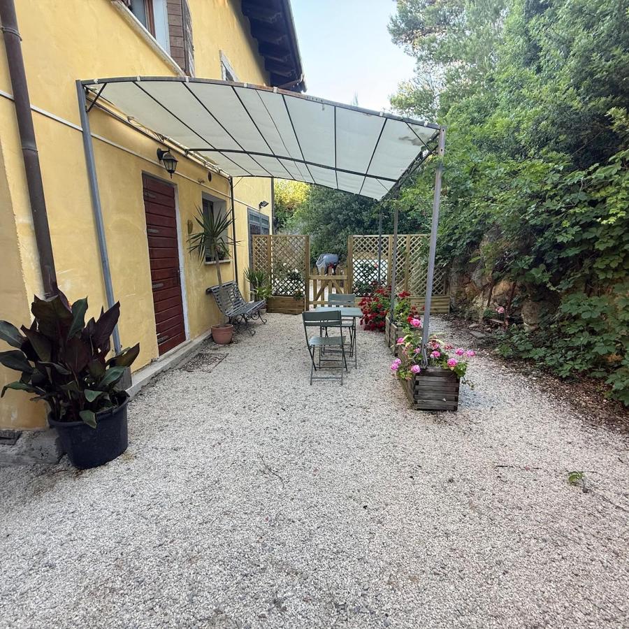 Country home in the heart of nature - Bed and Breakfast Ossi