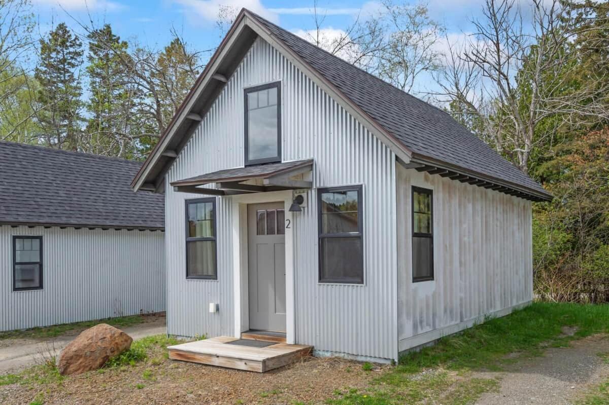 The Lupine | Cross Stone Cabins • Walk to Rangeley Lake - B&B Rangeley