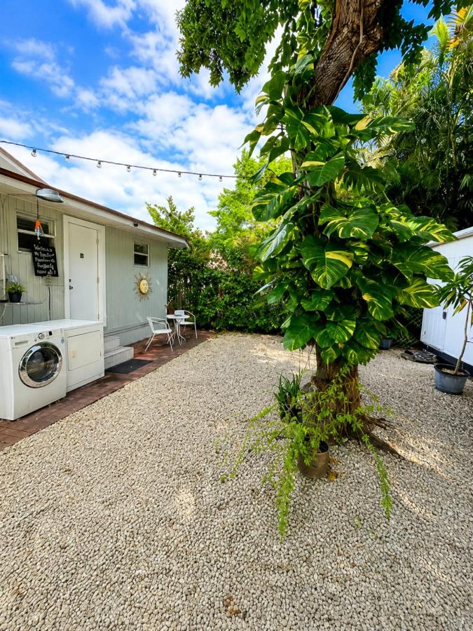 Quiet & Centrally located House - PRIVATE PARKING, LAUNDRY AND STORAGE FOR LUGGAGE - B&B Miami