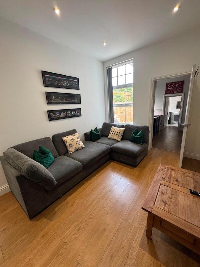 Spacious 2BR, Free Parking, Contractor Friendly - B&B Sunderland