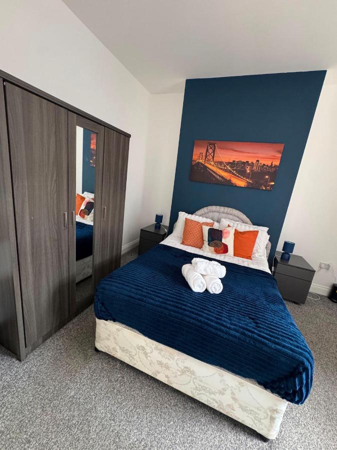 Spacious 2BR, Free Parking, Contractor Friendly - B&B Sunderland