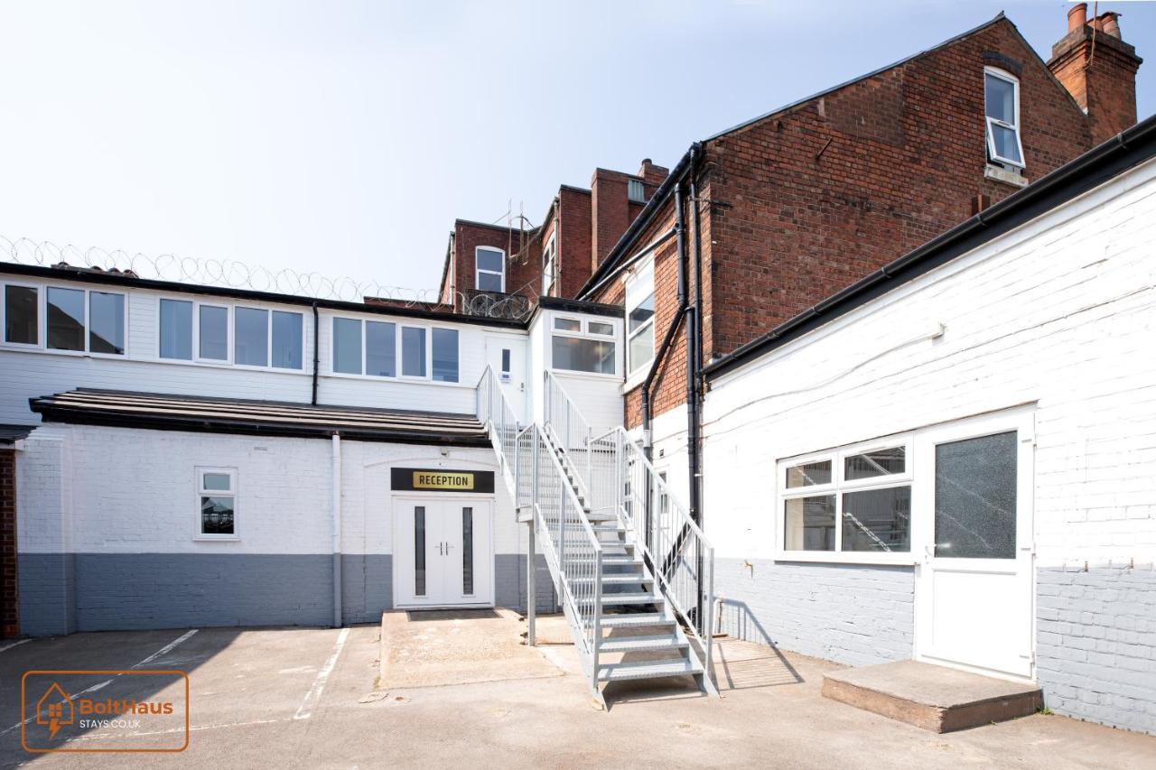 Solstice House - Perfect For Contractors & Families Free Parking Free Wifi Great Transport Links - Chambres d'hôtes Wednesbury