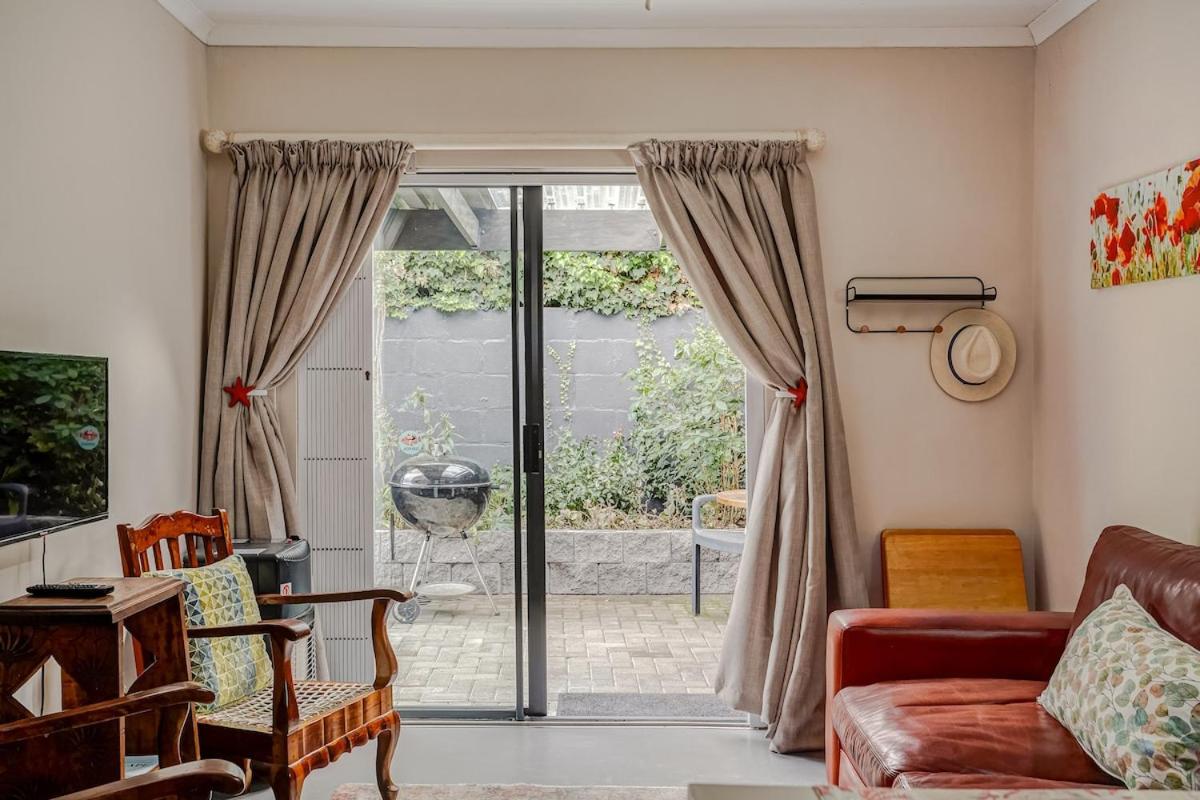 Atjar Hermanus Garden Flat - Bed and Breakfast Hermanus