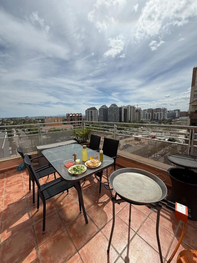 Premium Penthouse with Large Terrace, Ocean Views & Opposite the City of Arts and Sciences - Bed and Breakfast Valencia