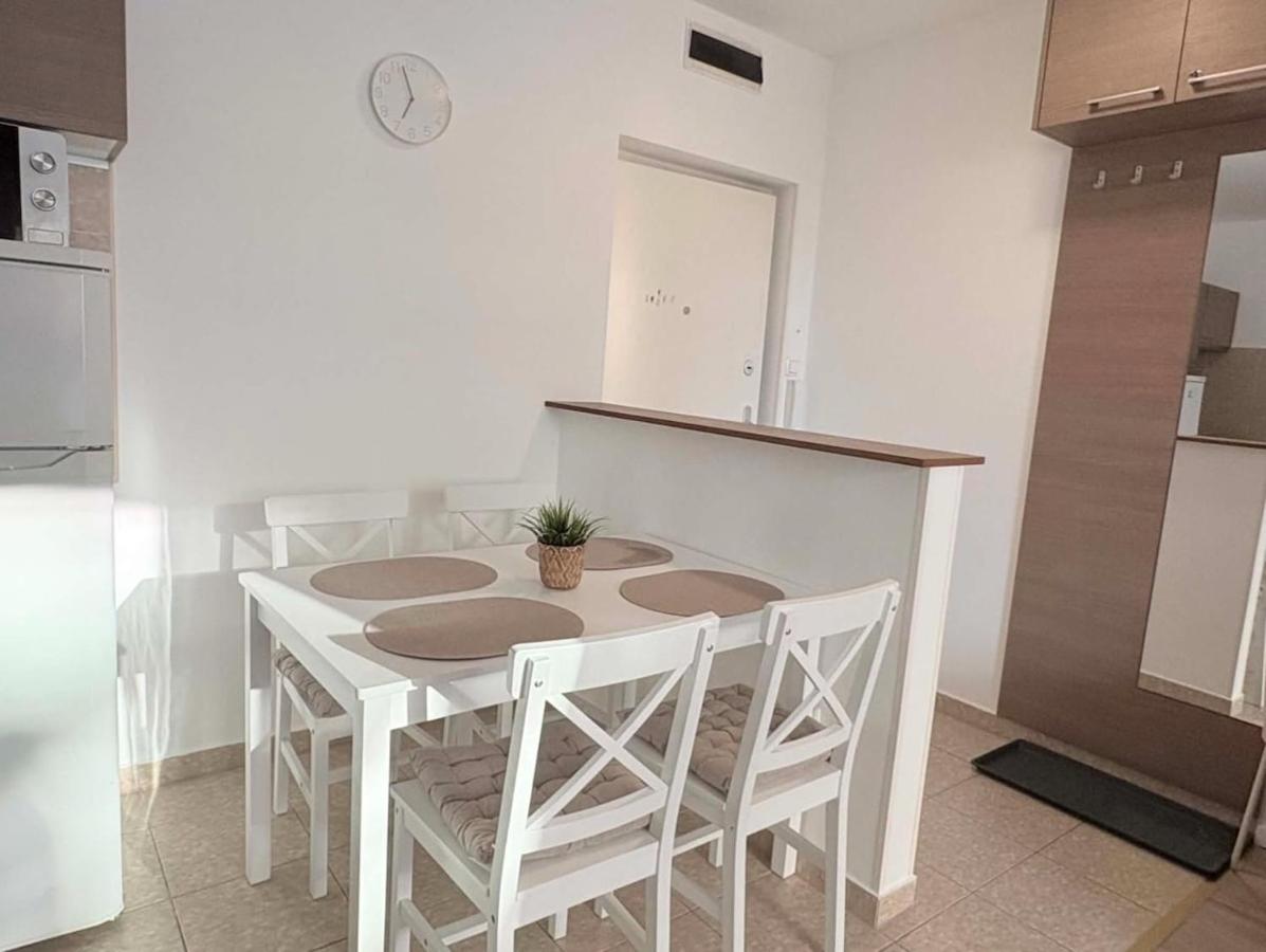 Cozy Buda Apartment - AC - Sleeps 4 - Easy Access to Center - Ferienwohnung Budapest
